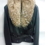 Giacca in pelle con collo in pelliccia